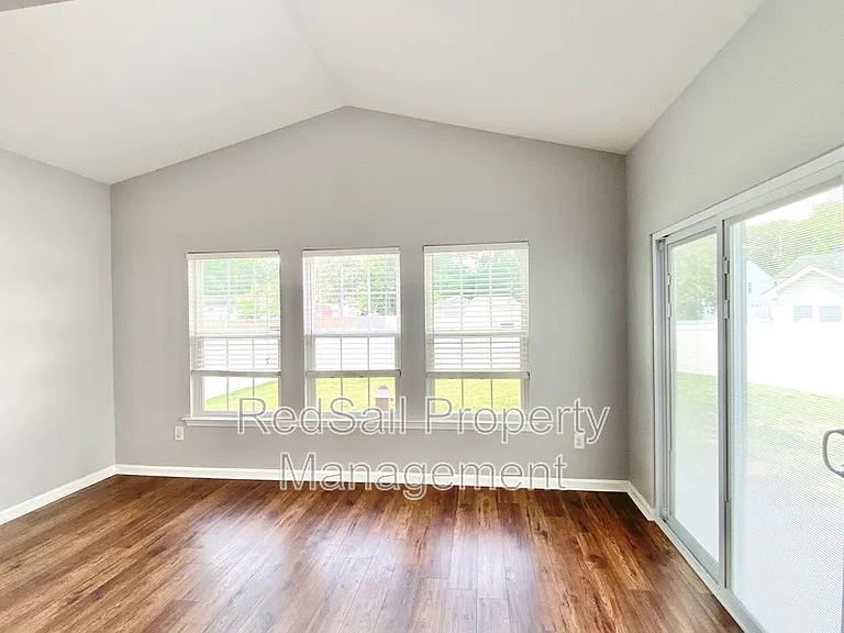642 Kelso Dr — Photo 11