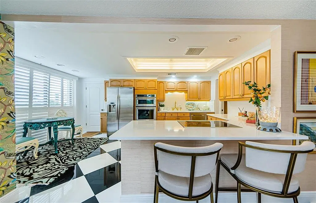 3 bed, 2.0 bath, 2050 sqft, $5,000 — Photo 2