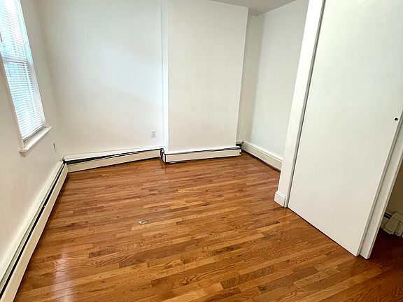 5th image of 238 Everett St #2