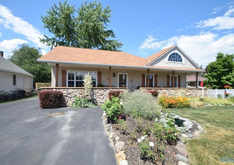1st image of 416 Ravenwood Dr