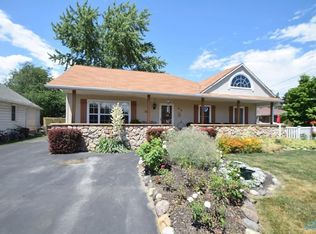 416 Ravenwood Dr, Northwood, OH 43619