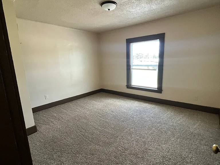 109 1/2 Riverside Dr #109-1.2 — Photo 12
