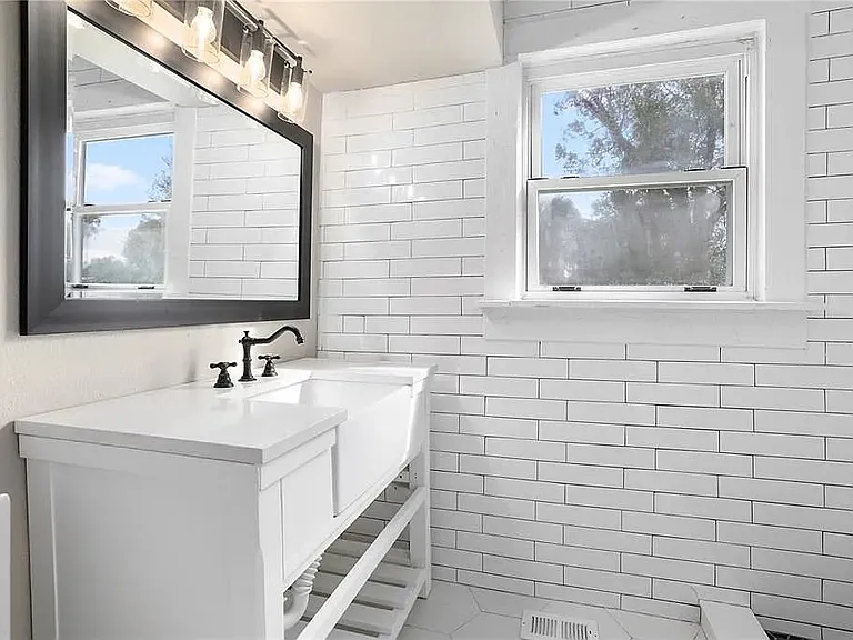119 Leon Ave — Photo 27