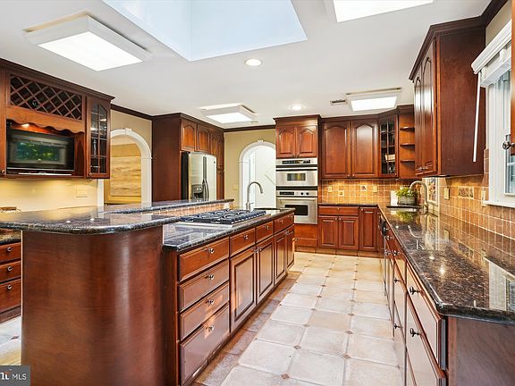4th image of 11221 Bellmont Dr