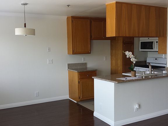 3rd image of 11162 Camarillo St APT 409