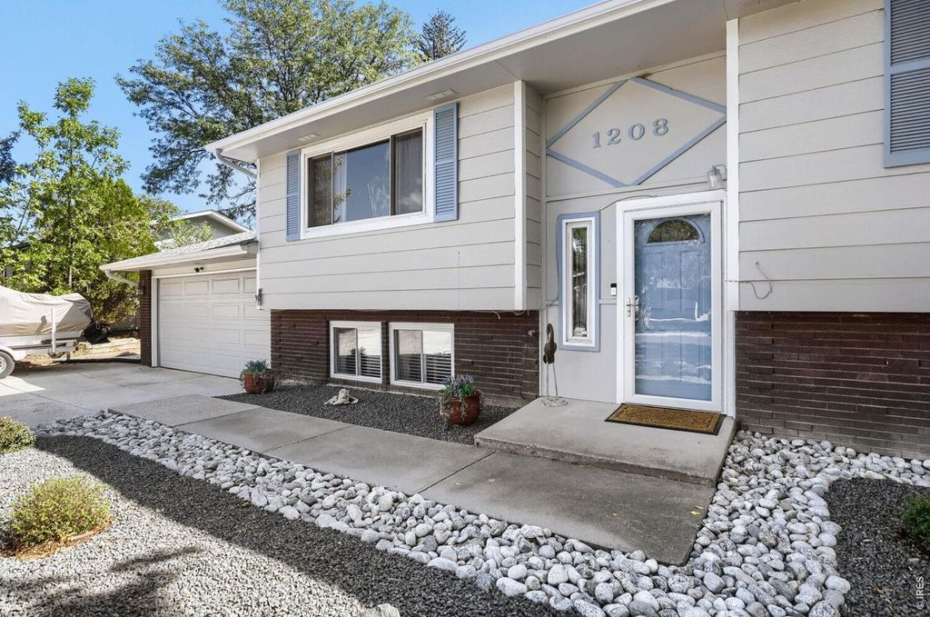 1208 Juliana Dr