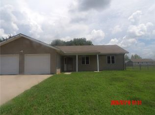 411 Briarwood Dr, Iola, KS 66749