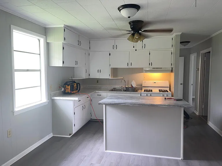 156 Napoleon St — Photo 3