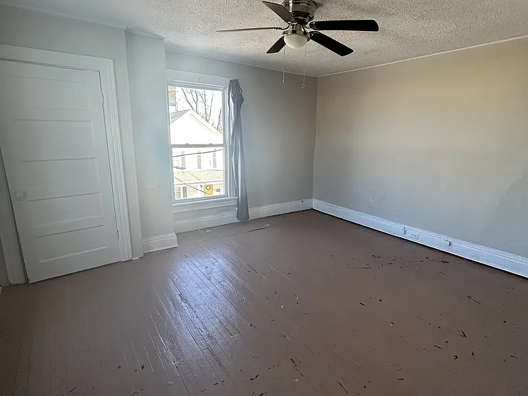 2200 Memorial Ave #B — Photo 8