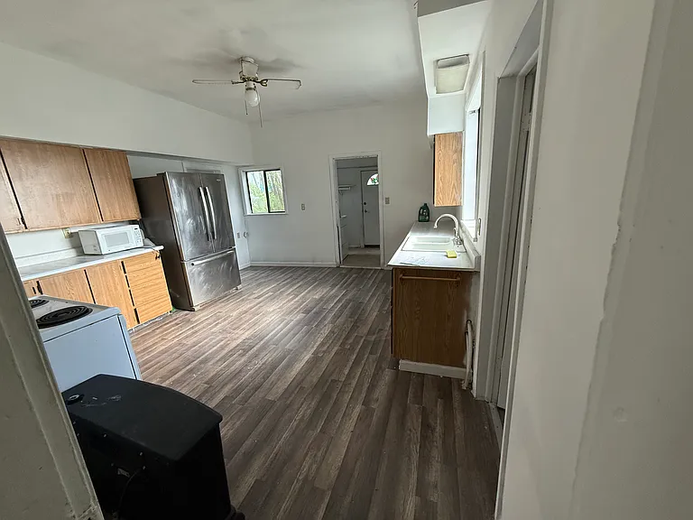 355 E Elmo St — Photo 12
