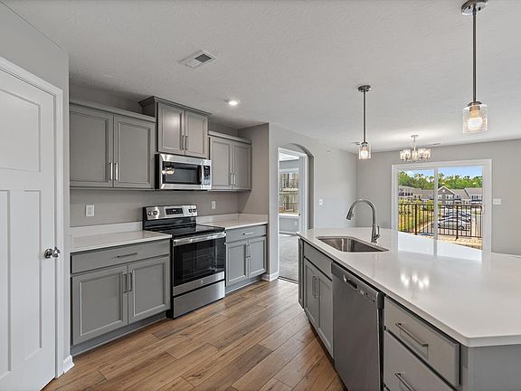 5th image of 636 Foxhill Dr #9-204