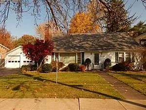 137 Center St photo 1