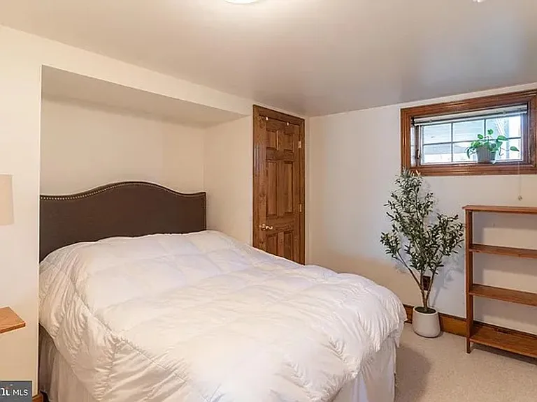 1596 River Rd — Photo 15