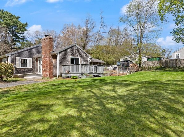 19 Cross St, Halifax, MA 02338