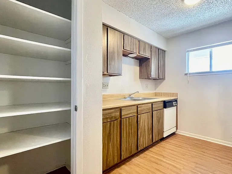 LBJ Apartments — Photo 22