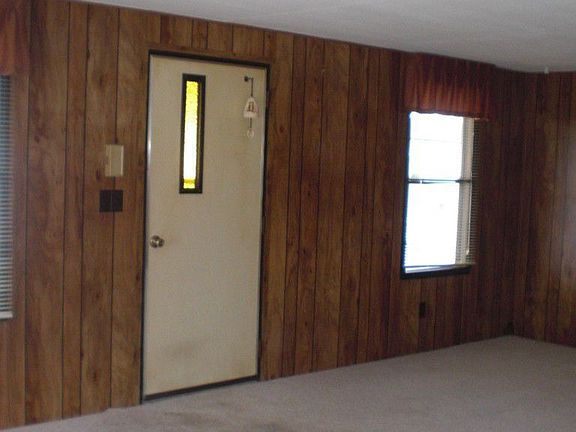 4th image of 20725 9th Ave E