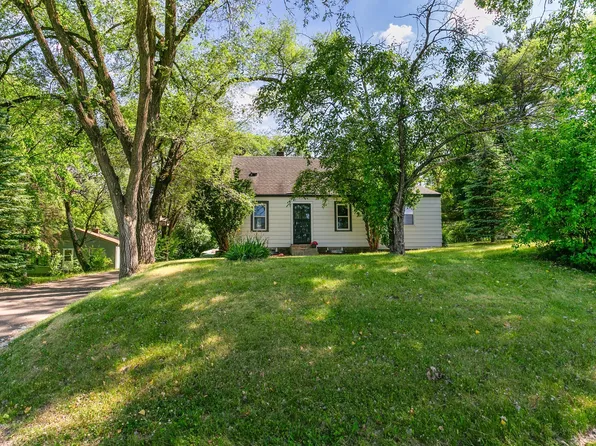 1612 County Road C E, Maplewood, MN 55109