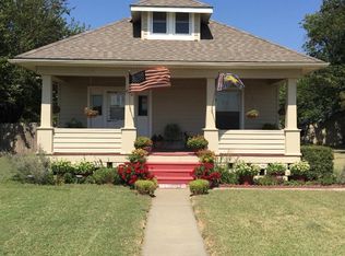 614 E Cole St, Moundridge, KS 67107