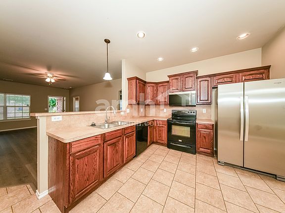 4th image of 613 E Juniper Ln