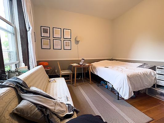4th image of 42 Bank St APT 33