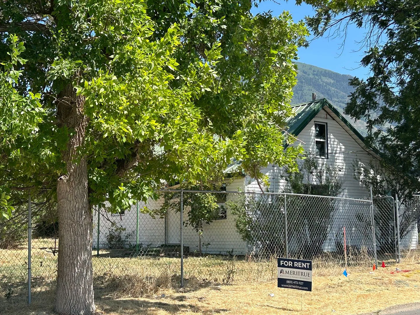 3 Bedroom 1 Bathroom Home in Salem Utah! — Photo 1