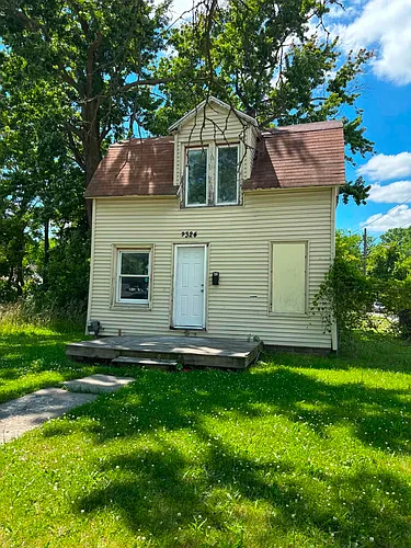 2324 S Saginaw St Photo 1