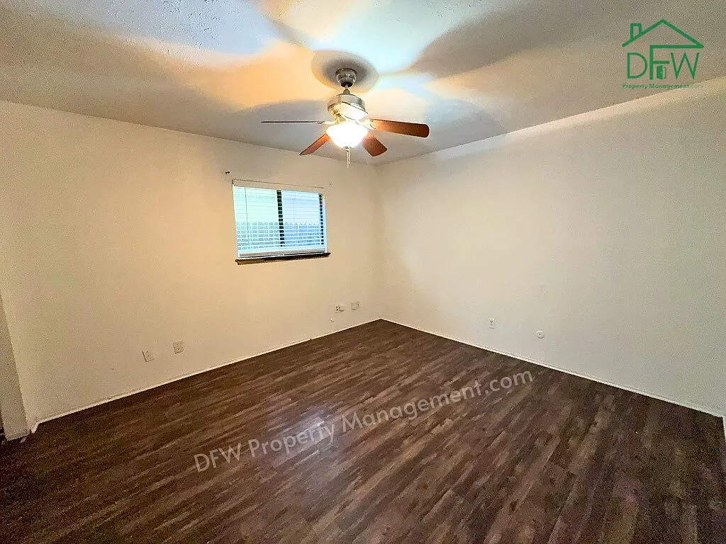 3 bed, 2.0 bath, 1391 sqft, $1,550 — Photo 4