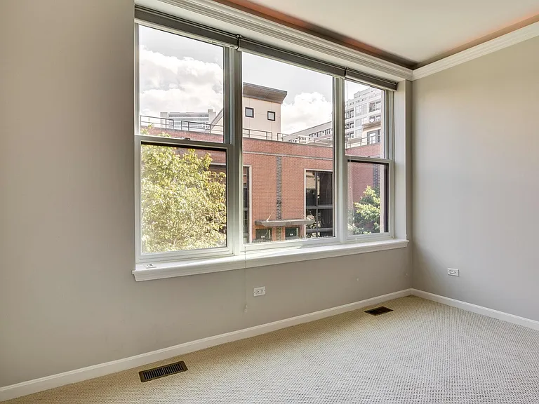 944 N Crosby St — Photo 13