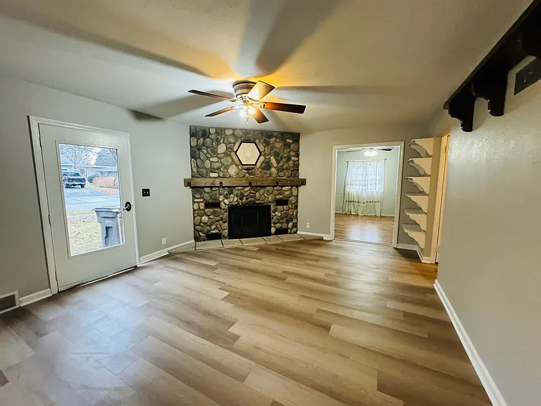 Living room - View from 3rd bedroom entrance