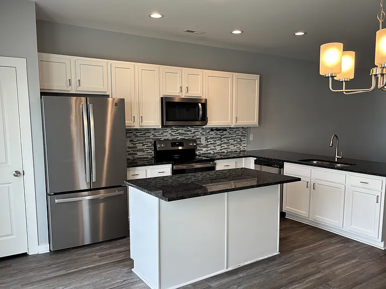 606 Windsurfing Ln — Photo 1
