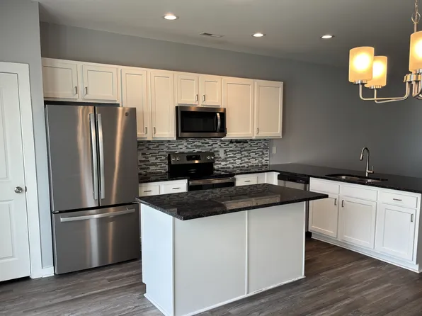 606 Windsurfing Ln, Sneads Ferry, NC 28460