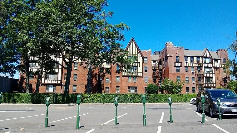 Fairfield Gables At Cedarhurst Village — Photo 12