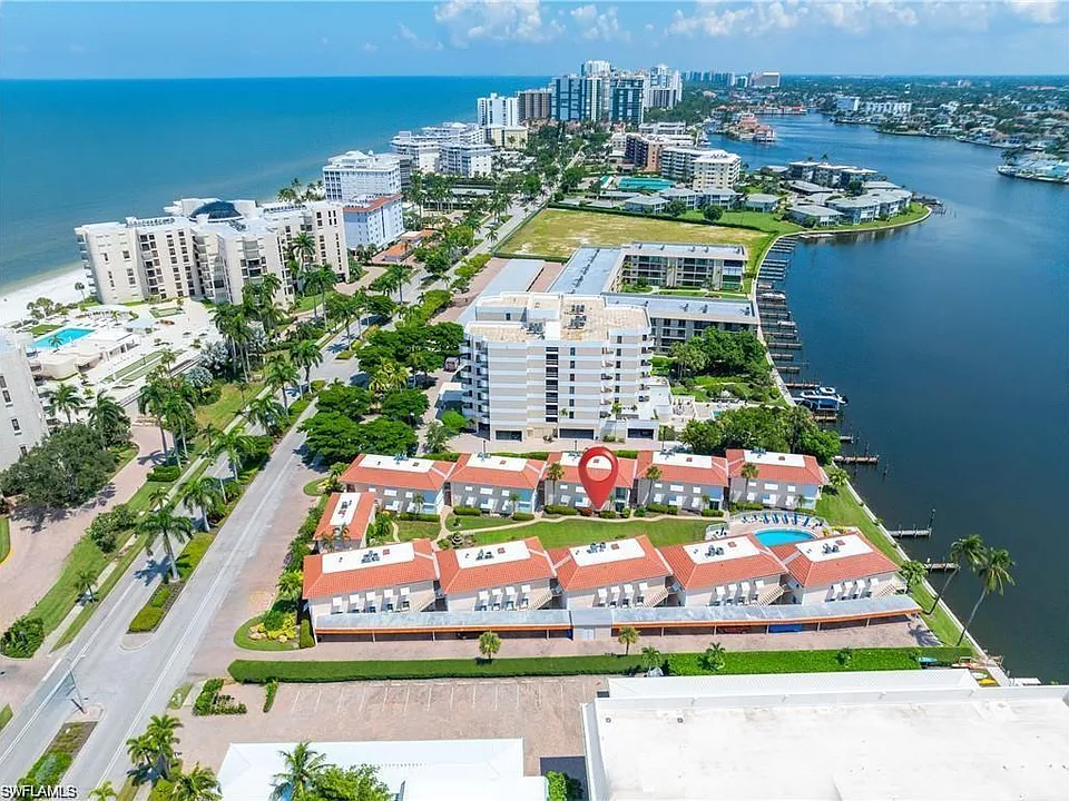 3070 Gulf Shore Blvd N #103