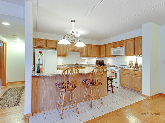4th image of 3258 N Harlem Ave Unit 304