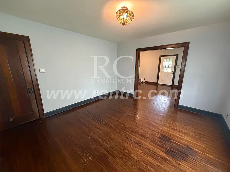 136 S Griffin St — Photo 12