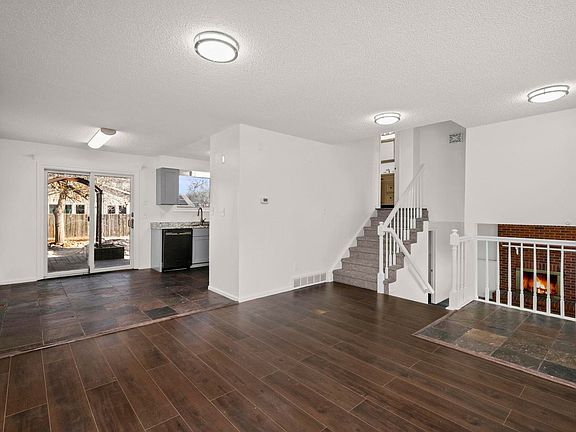 3rd image of 612 Homestead Ct