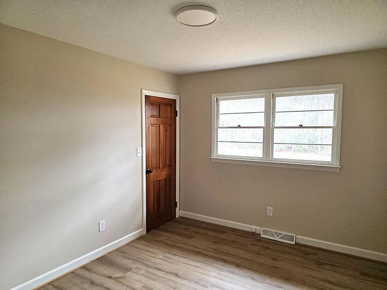 1299 N Franklin Rd — Photo 6