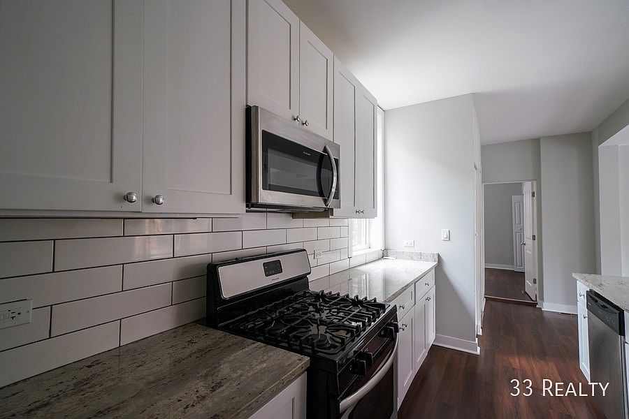 1st image of 733 W Oakdale Ave #1W