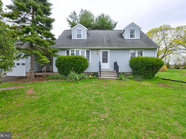 34 Burd Rd, Pennington, NJ 08534