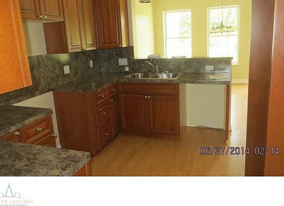 4th image of 1470 Jackson Dr