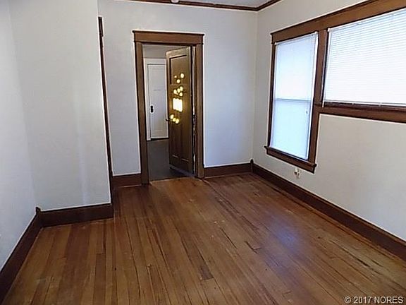 4th image of 215 W 8th St