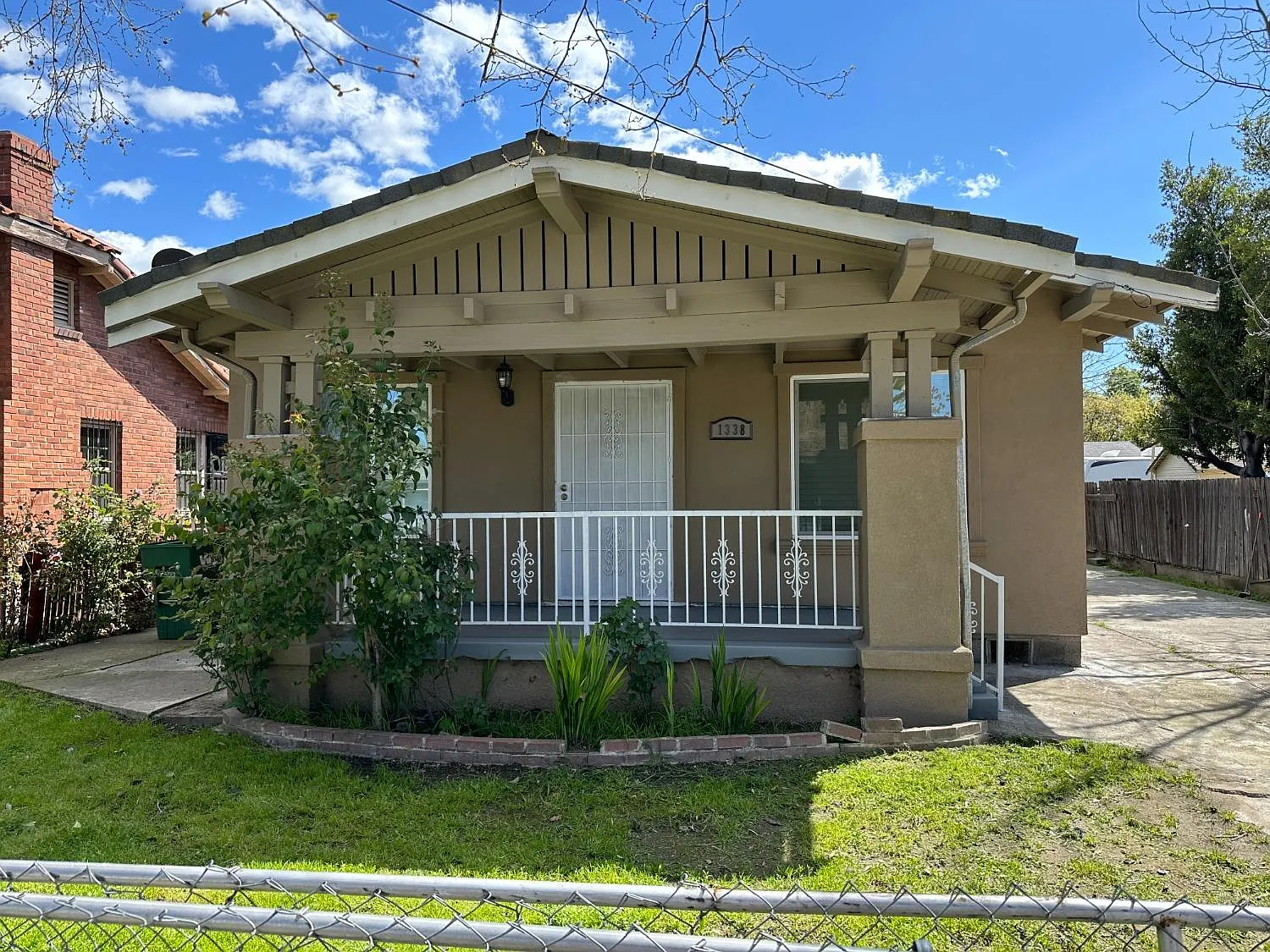 1338 E Roosevelt St photo 1