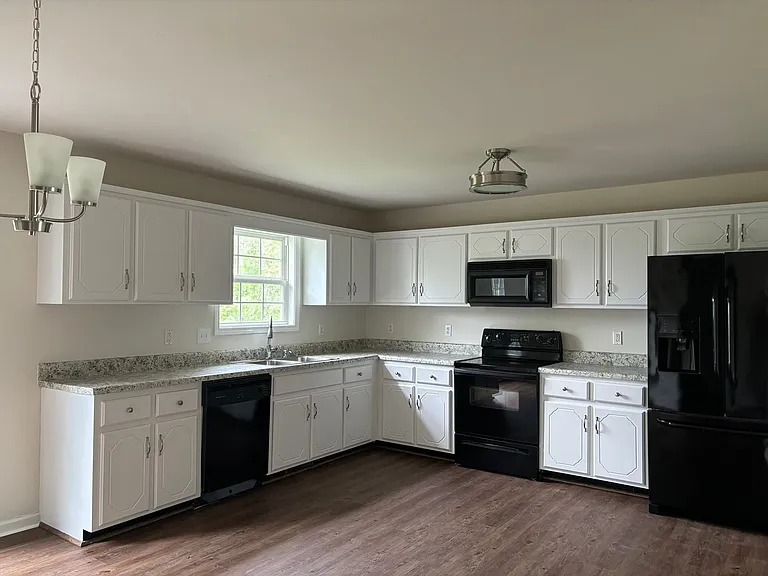 2863 Rome Ln — Photo 5