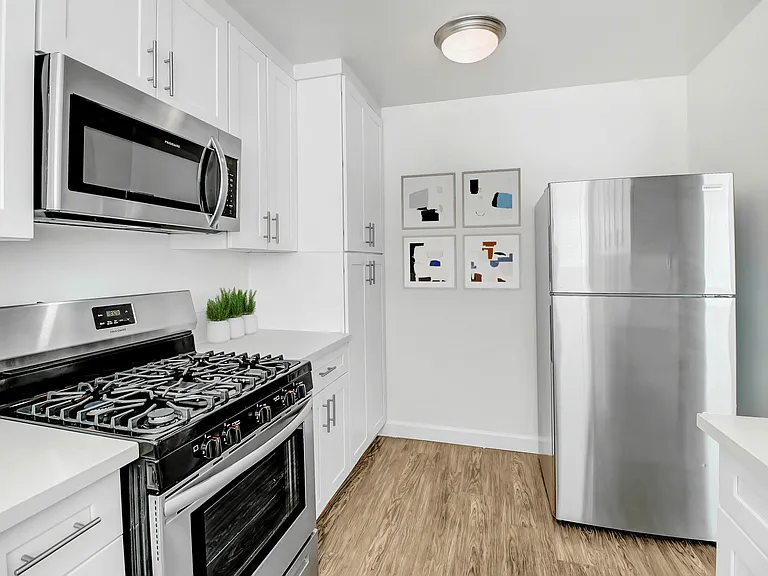 Ethel Avenue Apartments — Photo 2