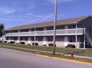 1053 Ridge Dr #6, Dekalb, IL 60115