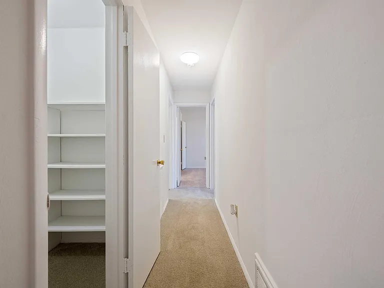 Foxridge Apartment Homes — Photo 128