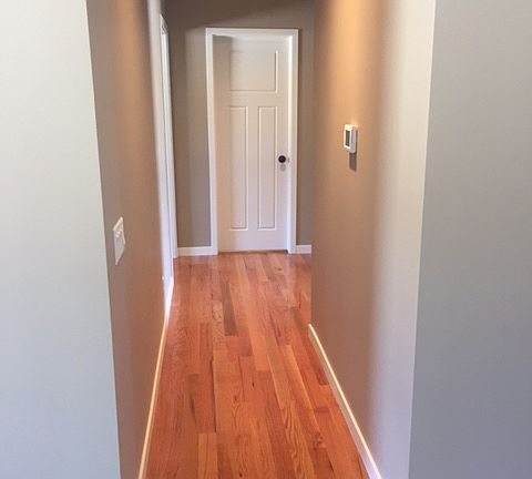 Upper Level Hall (Simulated)