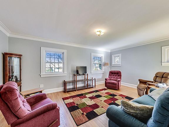 2nd image of 26 Pine St
