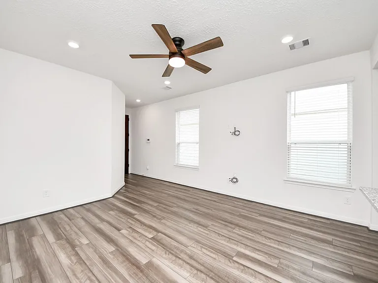 22830 Brisbee Ln — Photo 6