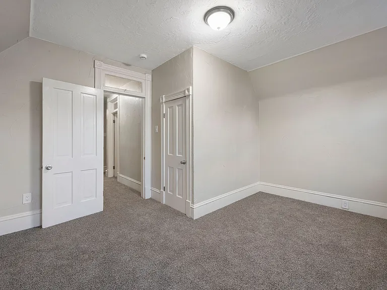 1515 E 31st Ave — Photo 32
